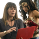 Patty Jenkins en el set de Wonder Woman 1984.